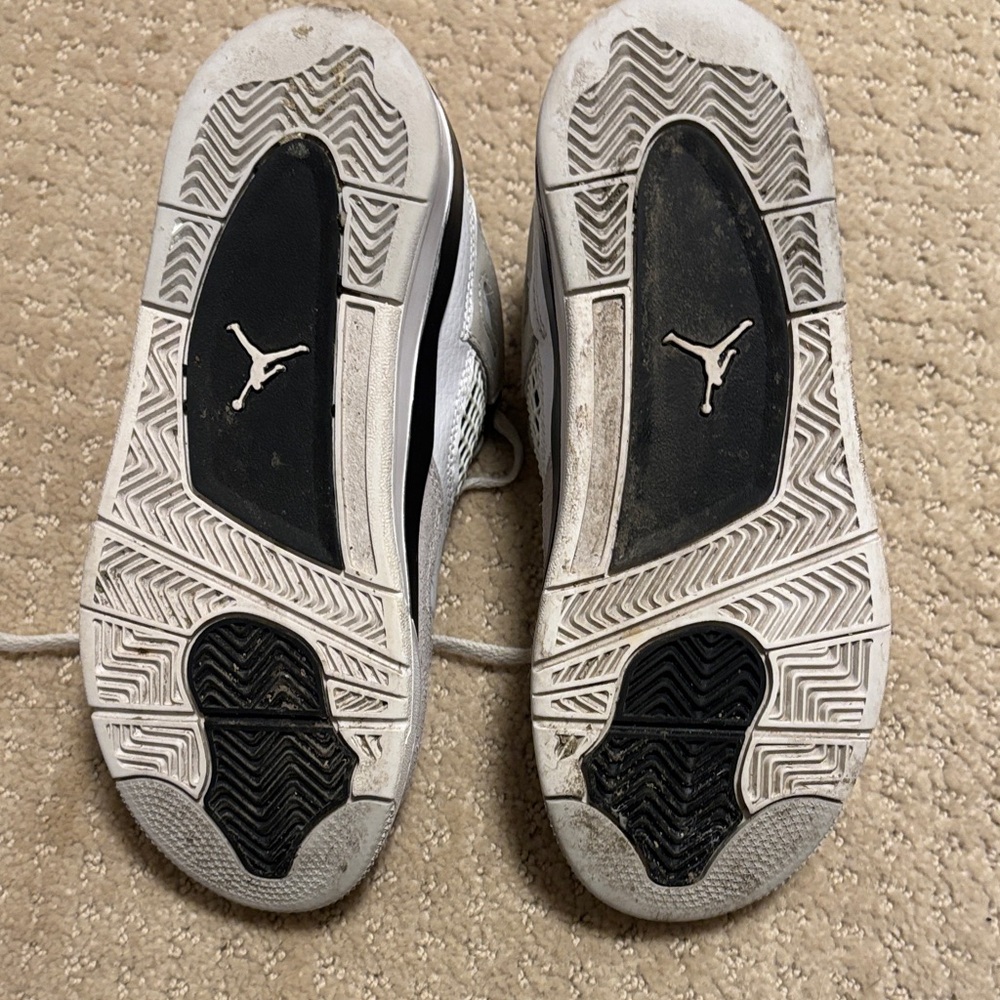 Air Jordon 4 Retro Mids - Picture 3 of 7